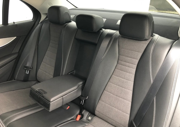 Mercedes-Benz Klasa E cena 199999 przebieg: 65872, rok produkcji 2021 z Olesno małe 407